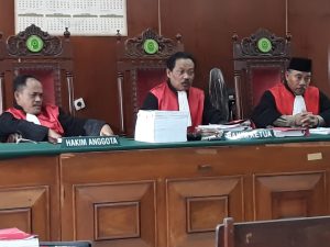 Pengunjung Sidang Mempertanyakan Netralitas Mejelis Hakim Home