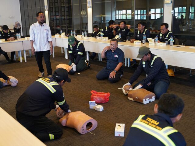 Implementasi ESG, IPC TPK Dorong Keselamatan Kerja TKBM Melalui Pelatihan K3