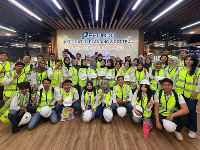 Mengintip Dapur Pelabuhan! Peserta MAGENTA Tur Eksklusif dari Control Room hingga Lapangan IPC TPK