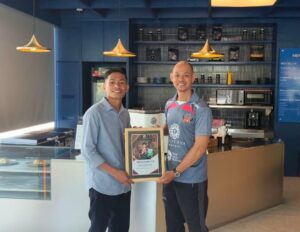 Adolfus Gantur Terima Beasiswa Pendidikan Advokat Dari Tuantana Property Bali Home