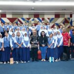 Pelindo Kenalkan Dunia Maritim kepada Siswa SMPN 129 Jakarta melalui Edukasi Kemaritiman Pelindo Kenalkan Dunia Maritim kepada Siswa SMPN 129 Jakarta melalui Edukasi Kemaritiman